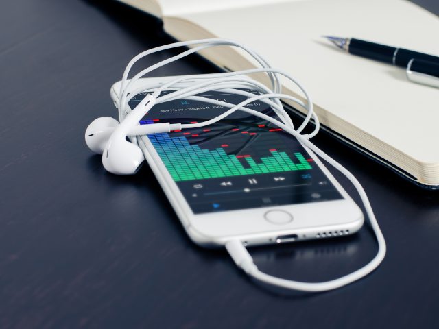 Justin Bieber a fost detronat! Vezi care e cea mai ascultată melodie pe internet Mobile media