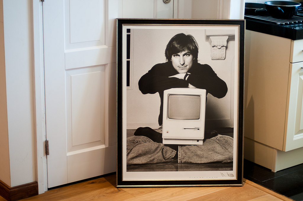 1984: Steve Jobs prezintă în premieră the Macintosh